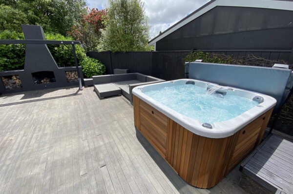MySpaLIFE myDelight Standard + 44 Jets (7 person Spa)