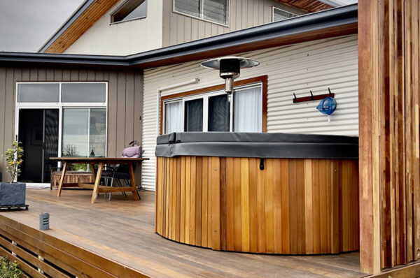 MySpaLIFE myHotTub Standard + 48 Jets (6 person Spa)
